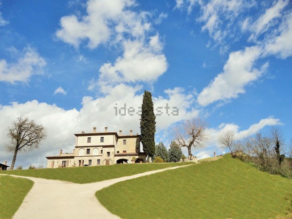 casa indipendente in vendita a Todi