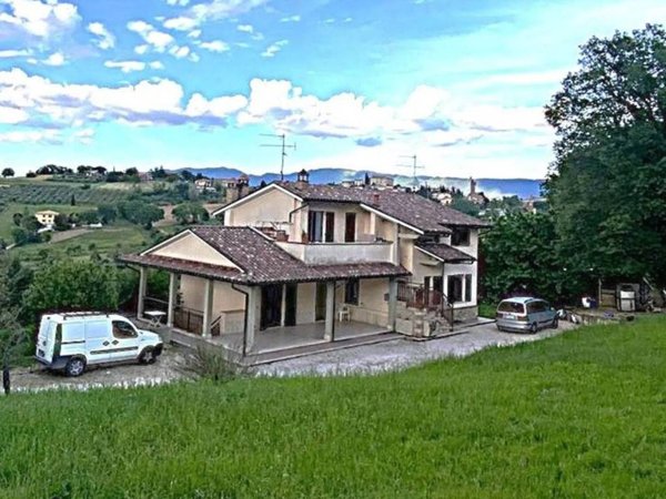 casa indipendente in vendita a Todi