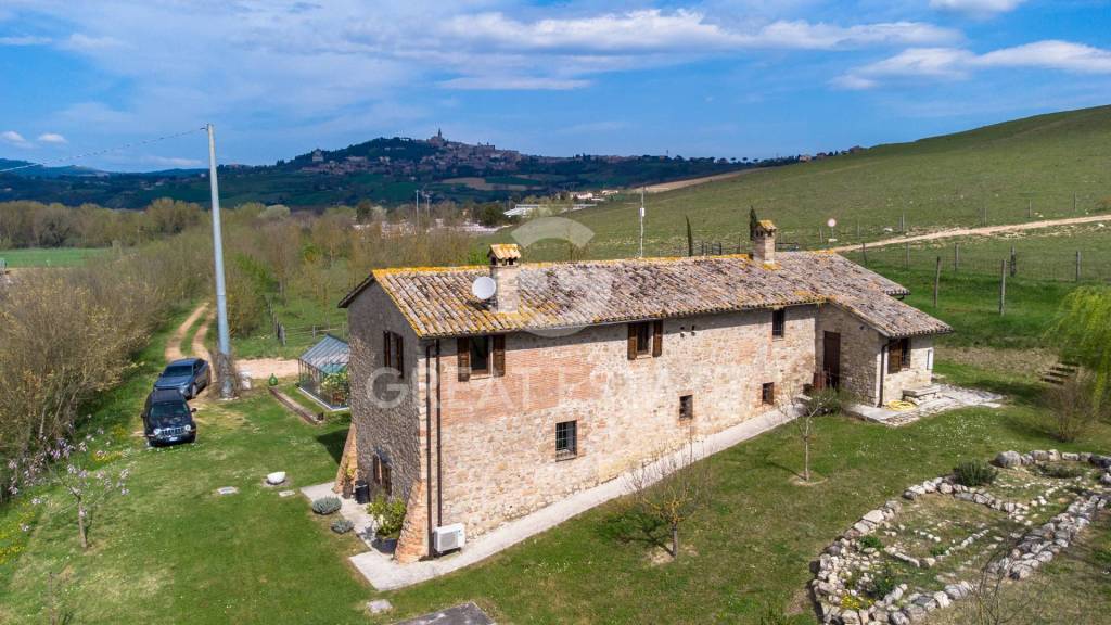 casa indipendente in vendita a Todi
