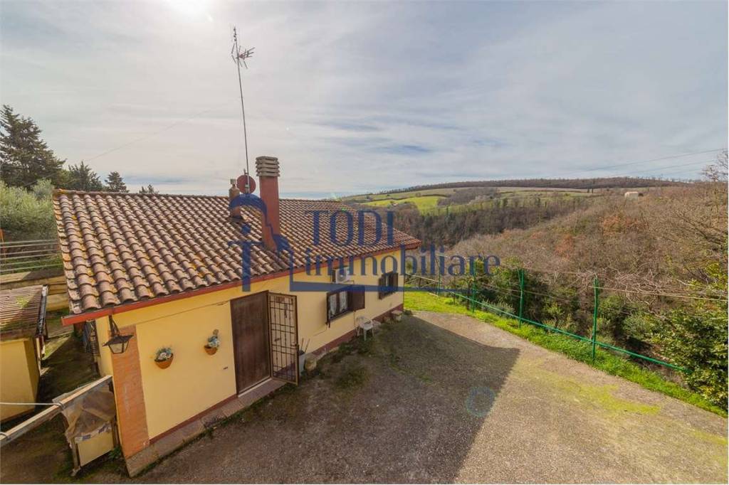 casa indipendente in vendita a Todi
