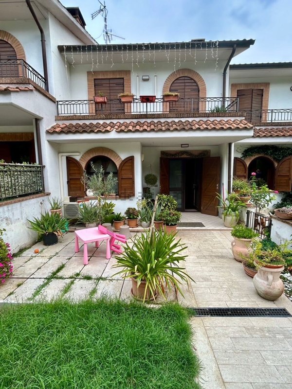 casa indipendente in vendita a Todi in zona Pontecuti