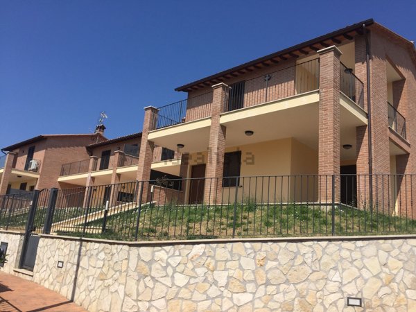 casa indipendente in vendita a Todi