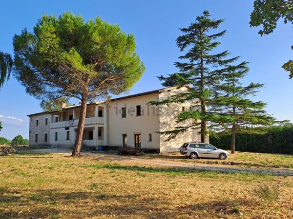casa indipendente in vendita a Todi