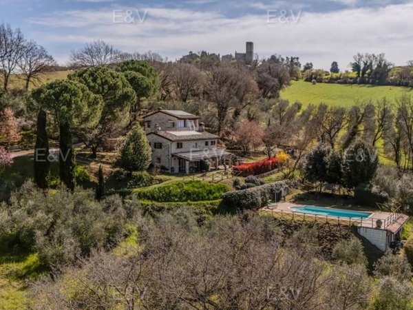 casa indipendente in vendita a Todi
