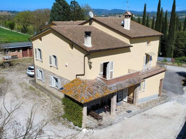 casa indipendente in vendita a Todi