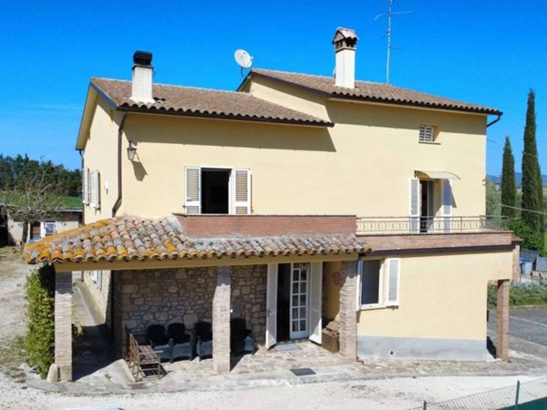 casa indipendente in vendita a Todi