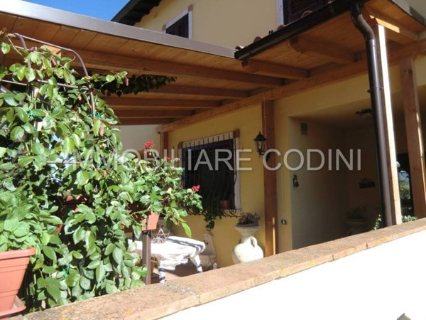 casa indipendente in vendita a Todi