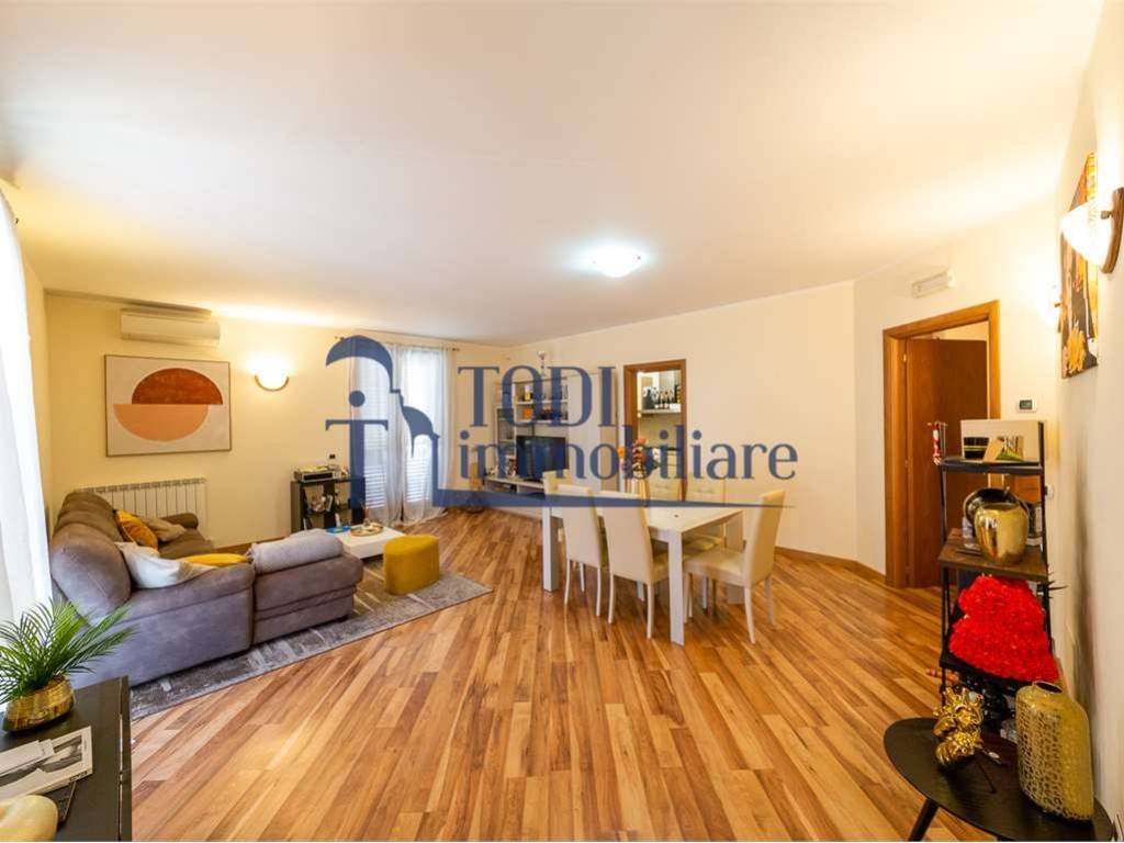 casa indipendente in vendita a Todi