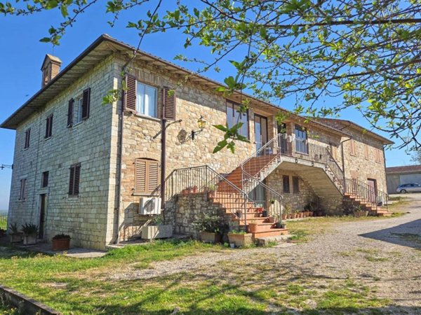 casa indipendente in vendita a Todi