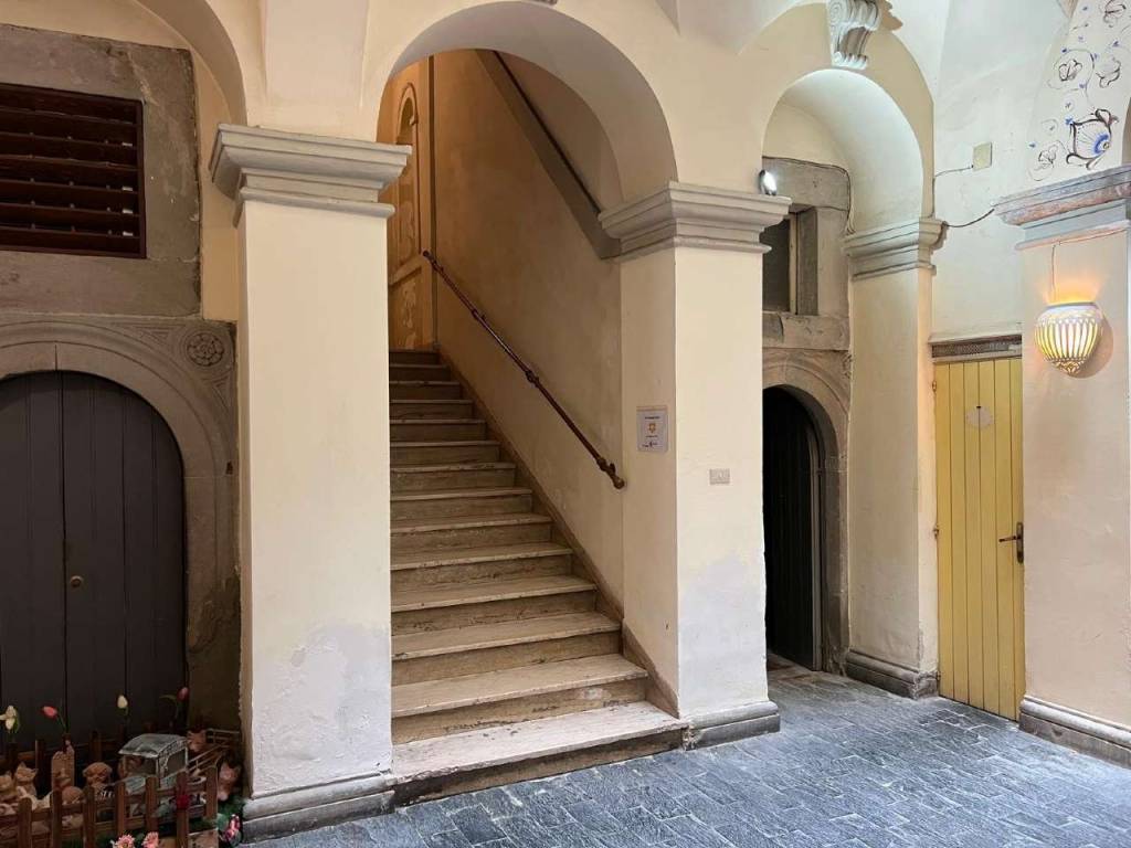 locale commerciale in vendita a Todi