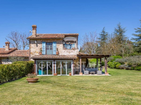 casa indipendente in vendita a Todi