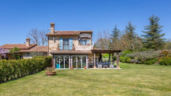 casa indipendente in vendita a Todi