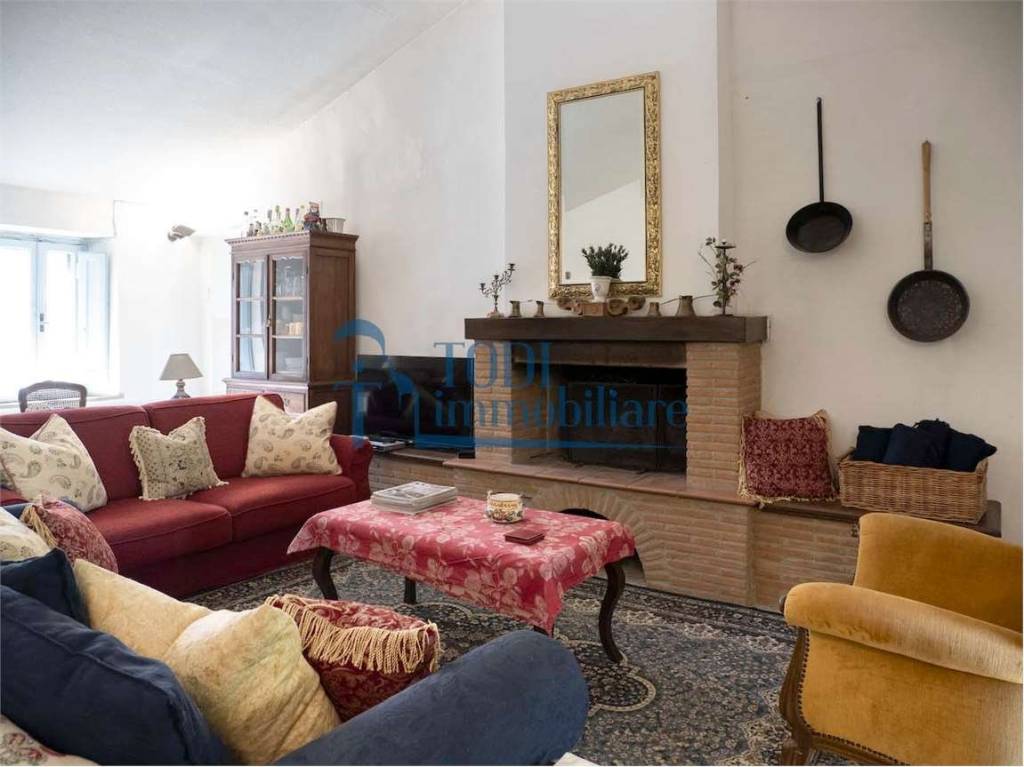casa indipendente in vendita a Todi