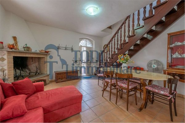 casa indipendente in vendita a Todi