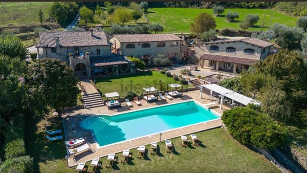 villa in vendita a Todi in zona Porchiano