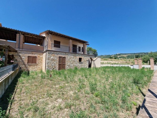 casa indipendente in vendita a Todi