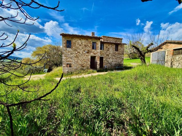 casa indipendente in vendita a Todi