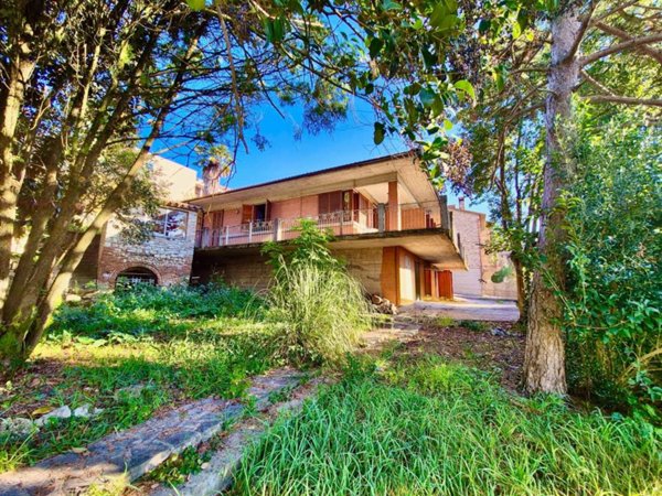 casa indipendente in vendita a Todi