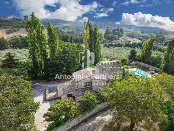 casa indipendente in vendita a Todi