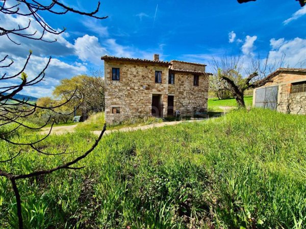 casa indipendente in vendita a Todi