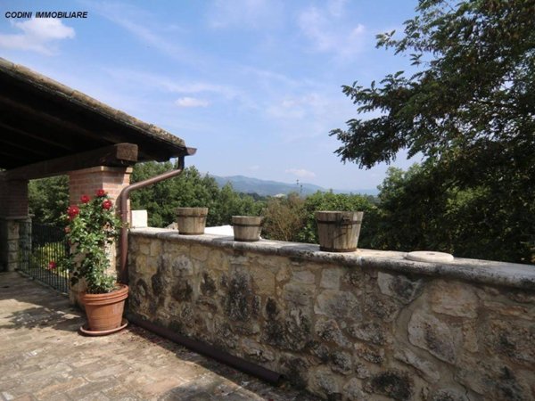 casa indipendente in vendita a Todi in zona Ponterio