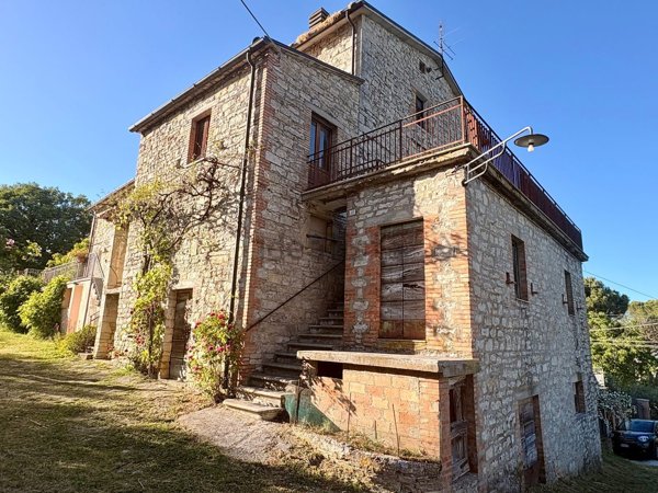 casa indipendente in vendita a Todi