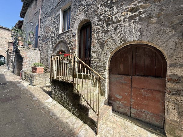 pentavano in vendita a Todi in zona Ripaioli
