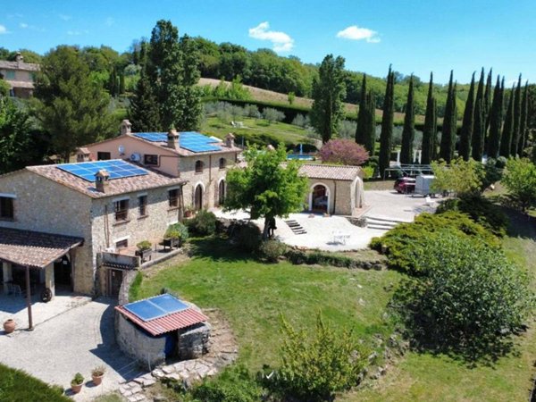 casa indipendente in vendita a Todi