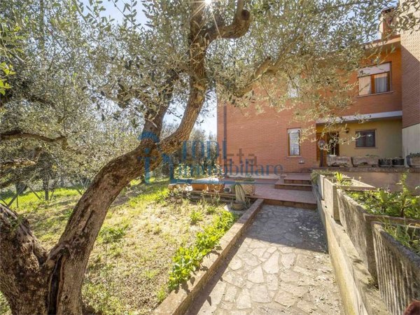 casa indipendente in vendita a Todi