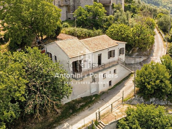 casa indipendente in vendita a Todi