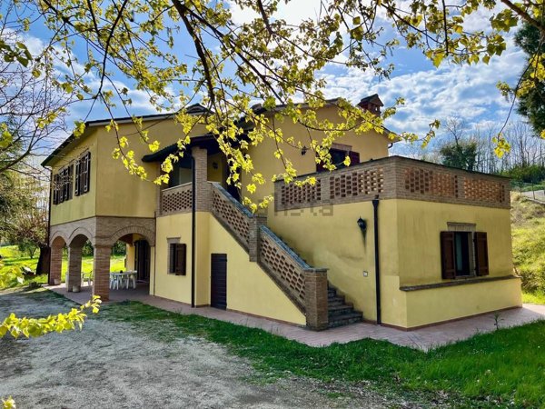 casa indipendente in vendita a Todi