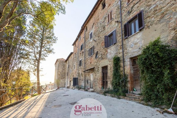 appartamento in vendita a Todi in zona Pantalla