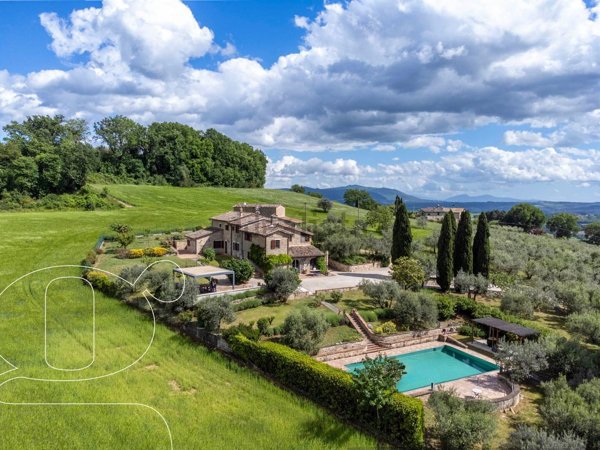casa indipendente in vendita a Todi