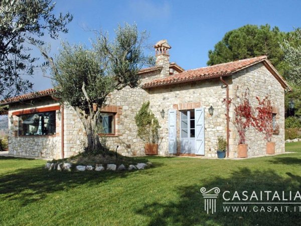 casa indipendente in vendita a Todi in zona Izzalini