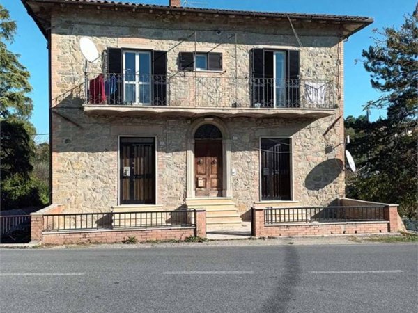 casa indipendente in vendita a Todi in zona Ponterio