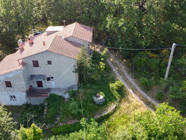 casa indipendente in vendita a Todi in zona Quadro