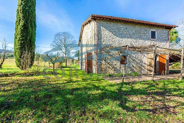 casale in vendita a Todi in zona Romazzano