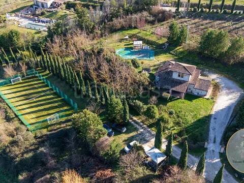 casa indipendente in vendita a Todi