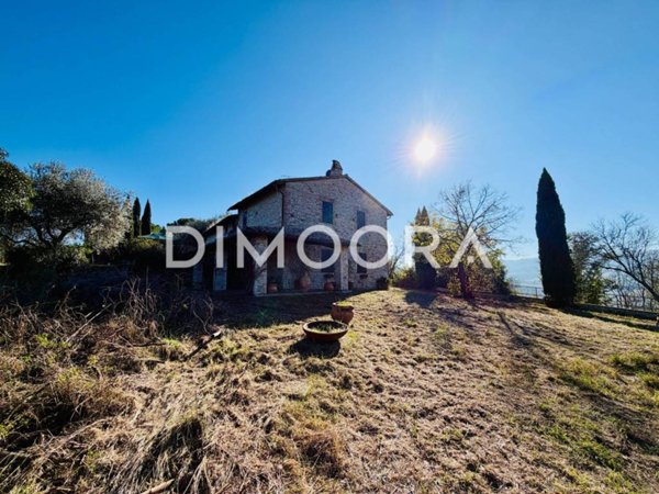 casa indipendente in vendita a Todi in zona Ponterio Stazione