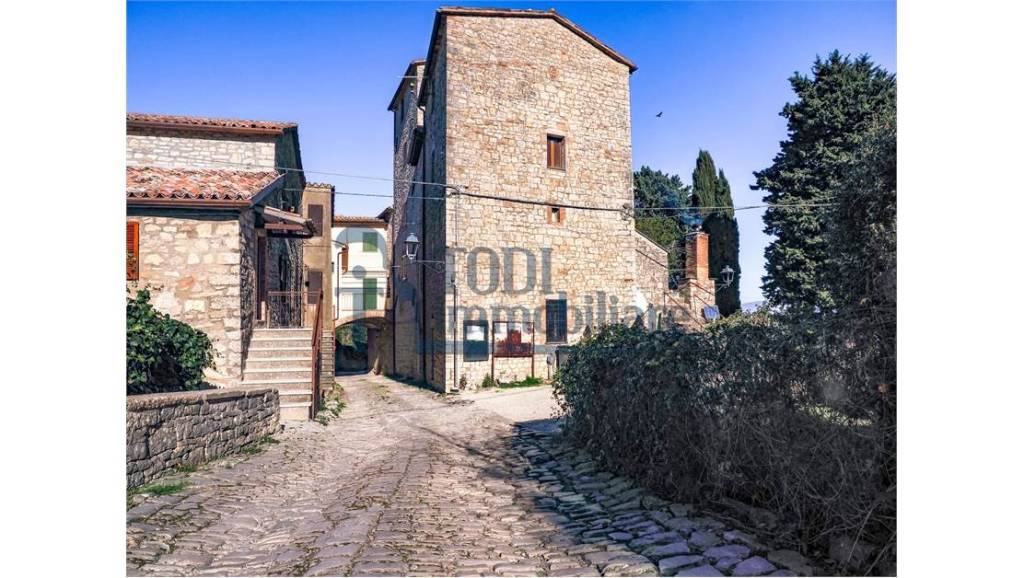 appartamento in vendita a Todi in zona Romazzano