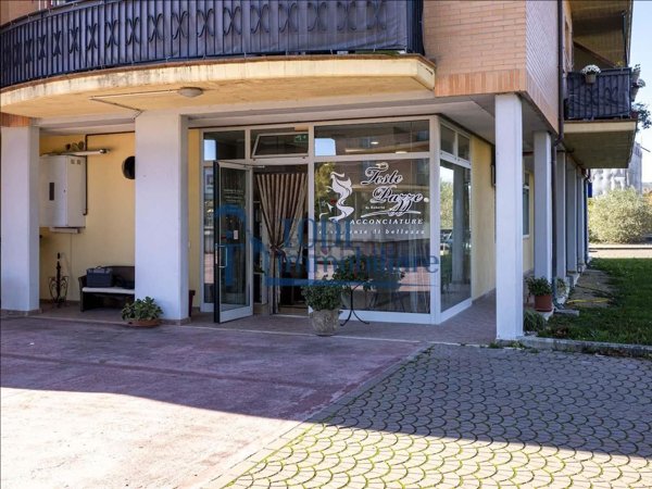 negozio in vendita a Todi in zona Pantalla
