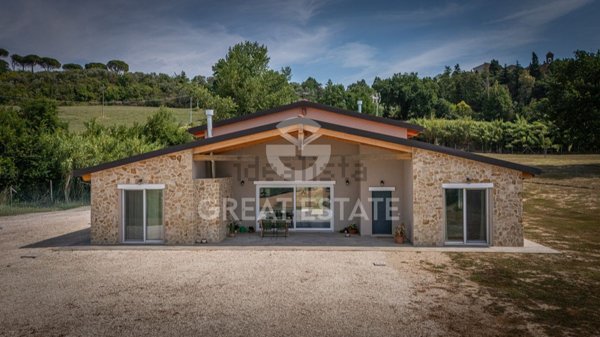 casa indipendente in vendita a Todi