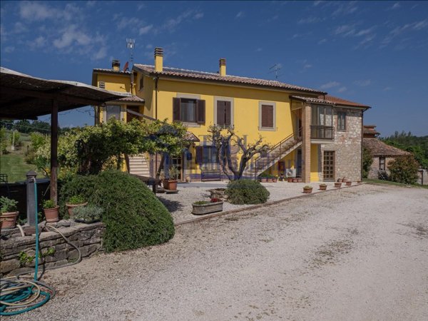 casa indipendente in vendita a Todi