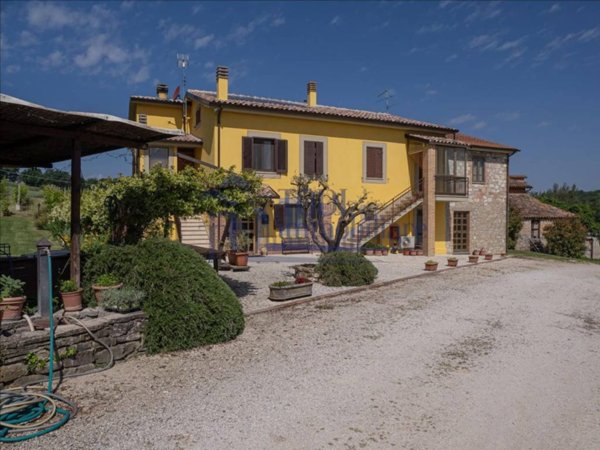appartamento in vendita a Todi in zona Chioano