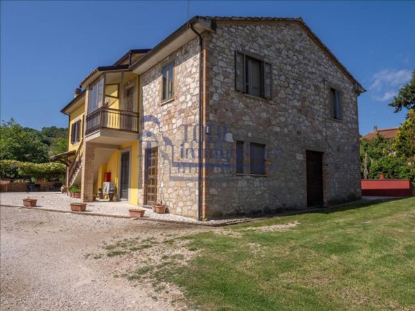 appartamento in vendita a Todi in zona Chioano