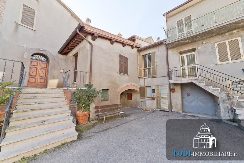 casa indipendente in vendita a Todi