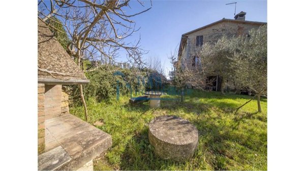 casa indipendente in vendita a Todi