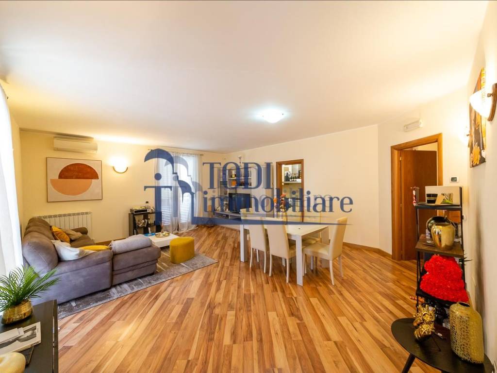 casa indipendente in vendita a Todi
