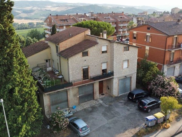 casa indipendente in vendita a Todi