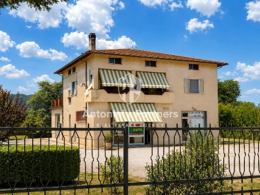 casa indipendente in vendita a Todi